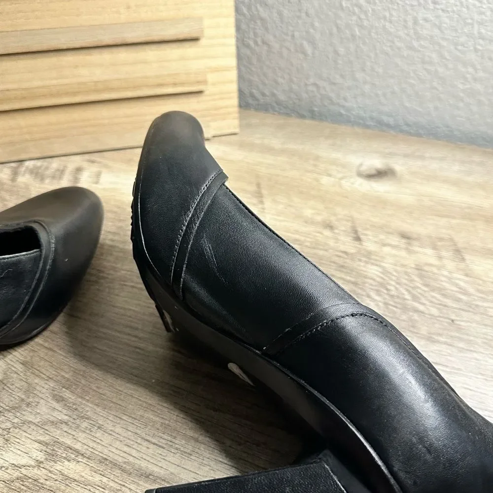 Tsubo Black Women’s 8.5 Leather Pumps Round Toe Slip On Shoes
